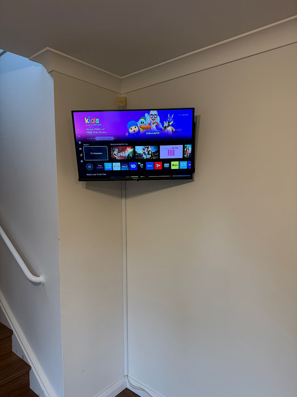 32-inch Hisense corner wall mount in Frenchs Forest